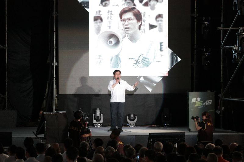 ▲學運世代的林佳龍與警察出身的侯友宜,在「價值觀」上有極大不同。(圖/林佳龍辦公室提供)