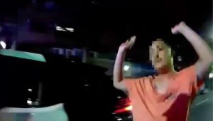 ▲唐男想到麥當勞購餐,陳男則因疲累急著回家,2人意見不合發生口角,甚至下車拉扯、推擠(圖/記者郭凱杰翻攝) ▲唐男想到麥當勞購餐,陳男則因疲累急著回家,2人意見不合發生口角,甚至下車拉扯、推擠(圖/記者郭凱杰翻攝)