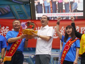 朱立倫出席新北市議長蔣根煌競選總部成立大會,代表國民黨支持身兼中常委及聯誼會會長的議長,懇請鄉親全力支持侯市長及議長還有黨內提名市議員候選人全數當選。(圖 /記者吳嘉億攝,2022.9.25) ▲朱立倫出席新北市議長蔣根煌競選總部成立大會,代表國民黨支持身兼中常委及聯誼會會長的議長,懇請鄉親全力支持侯市長及議長還有黨內提名市議員候選人全數當選。(圖 /記者吳嘉億攝,2022.9.25)