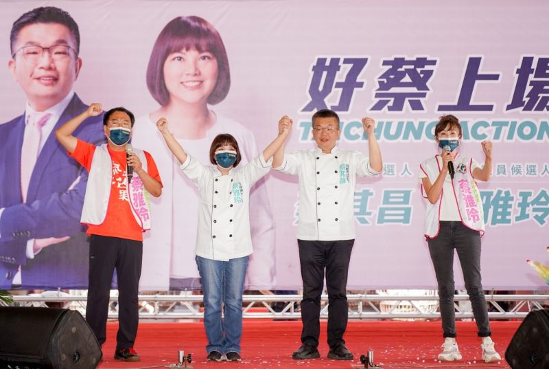 ▲蔡其昌每天10幾場宣講活動,講到聲音沙啞,乍聽有如行政院長蘇貞昌。(圖/蔡其昌競總提供,2022.09.25)