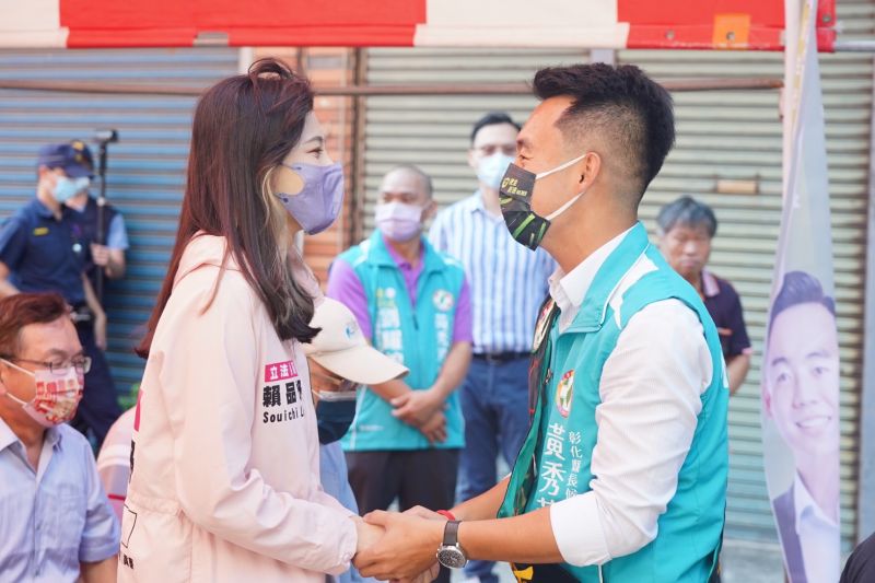 ▲身為楊子賢的老戰友，賴品瑜也到場獻上祝福，希望洋高票當選彰化縣議員。（圖／楊子賢辦公室提供）