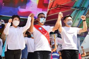 盧秀燕幫藍營爭東南區第三席議員 提出四理由 ▲盧秀燕與北屯區議員陳成添聯合競選總部成立大會(圖/柳榮俊攝2022.9.25)