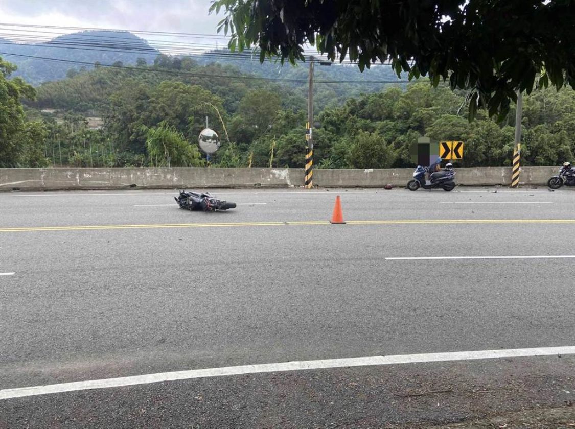 ▲苗栗發生一起騎士自撞死亡車禍。（圖／翻攝畫面）