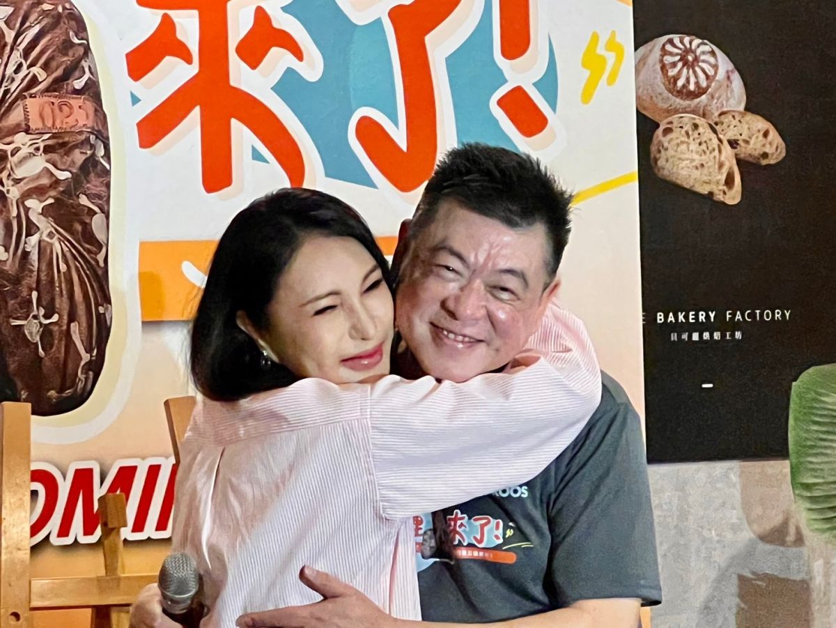 ▲利菁（左）現身力挺孫德榮（右）。（圖／《孫腫來了》提供）