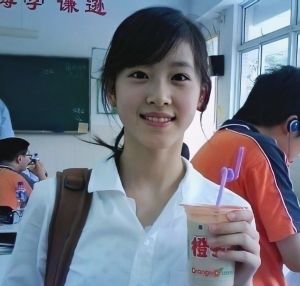 ▲學生時期的章澤天在網路上被封為「奶茶妹妹」。（圖／翻攝微博）