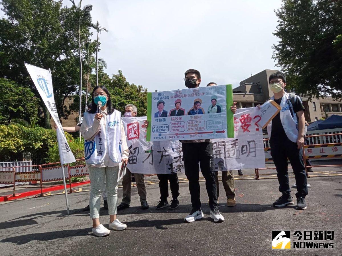 ▲台鐵產業會今（26）日召開記者會痛批，資方企劃處所主辦的員工溝通說明會，亦不斷強調未來「子法協商」會再開相關會議，但實際上並未召開。（圖／記者黃仁杰攝,2022.09.26）