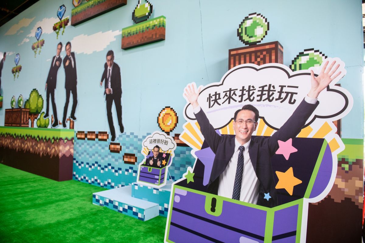 ▲鄭運鵬南區競選總部，團隊設計師以像素遊戲為發想概念，再結合鄭運鵬年輕、活潑的特質，打造出一個適合大朋友、小朋友同樂的空間。（圖／鄭運鵬辦公室提供）