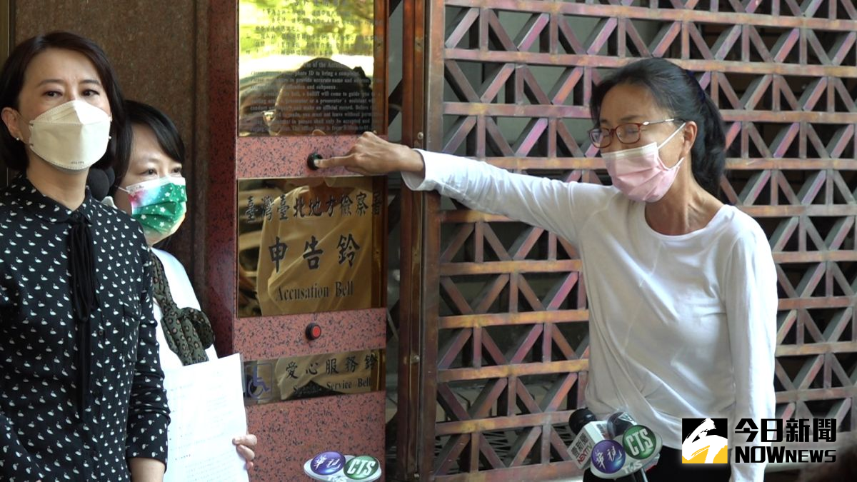 ▲昨（26）日張淑娟前往台北地檢署提告，聲淚俱下痛批周玉蔻，更強調「沒有滾床單」，周玉蔻則是衝到現場道歉。（圖／記者朱永強攝）