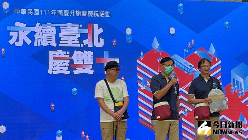 ▲台北市民政局26日舉行嗡嗡包發表會,也請來民進黨議員李建昌(中)進行代言。(圖/記者丁上程攝,2022.09.26)