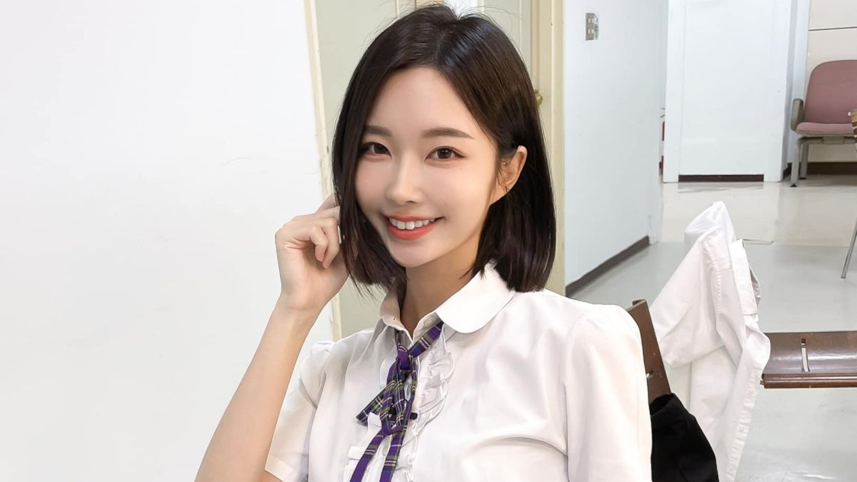 ▲「台師大女神」黃上晏示範塑身衣。（圖／翻攝自黃上晏臉書）