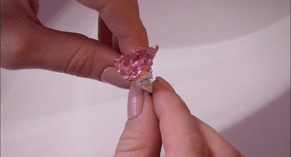 ▲巨大粉色鑽石「幸運粉」11月將在瑞士日內瓦拍賣。（圖／翻攝自推特@robtfrank）