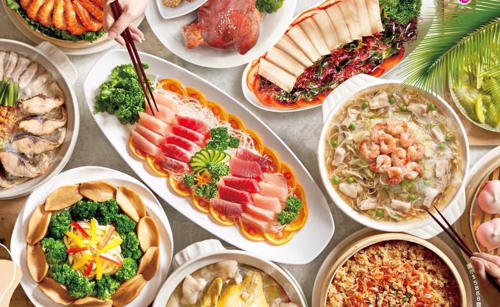 ▲教師節美食優惠來了！丸亀製麵大方提供「烏龍麵買一送一」；海霸王享「特價再9折」、十人桌菜竟然只要不到3千元起；打狗霸、前鎮水產等餐廳只要兩人同行消費滿額即享「用餐85折起」優惠。（圖／翻攝自海霸王FB）