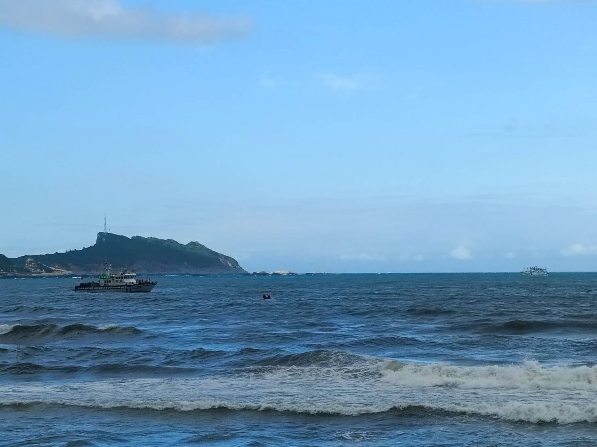 ▲台灣四面環海，釣魚、衝浪等都是國人相當喜愛的活動，不過受到颱風等天氣系統影響，沿海常發生「長浪、瘋狗浪」等劇烈自然現象。（圖／NOWNEWS資料照）