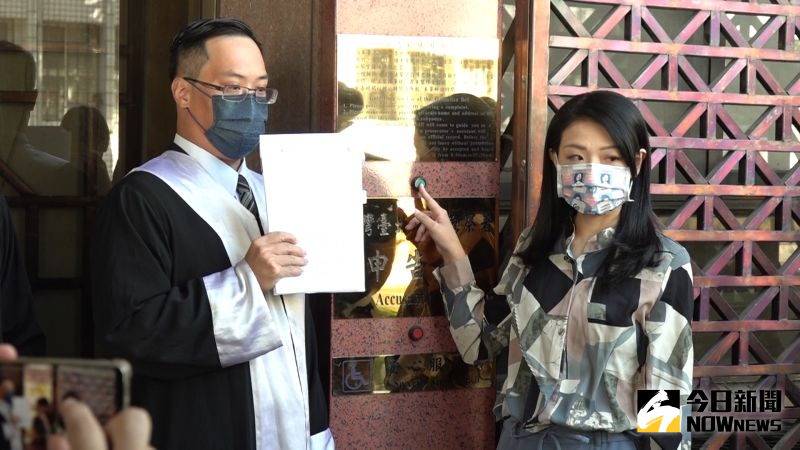 ▲民眾黨新竹市長候選人、立委高虹安上午前往台北地檢署,對鏡週刊按鈴提告(圖/記者朱永強攝,2022.09.27)