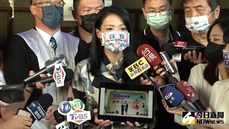 ▲民眾黨新竹市長候選人、立委高虹安上午前往台北地檢署,對鏡週刊按鈴提告(圖/記者朱永強攝,2022.09.27)