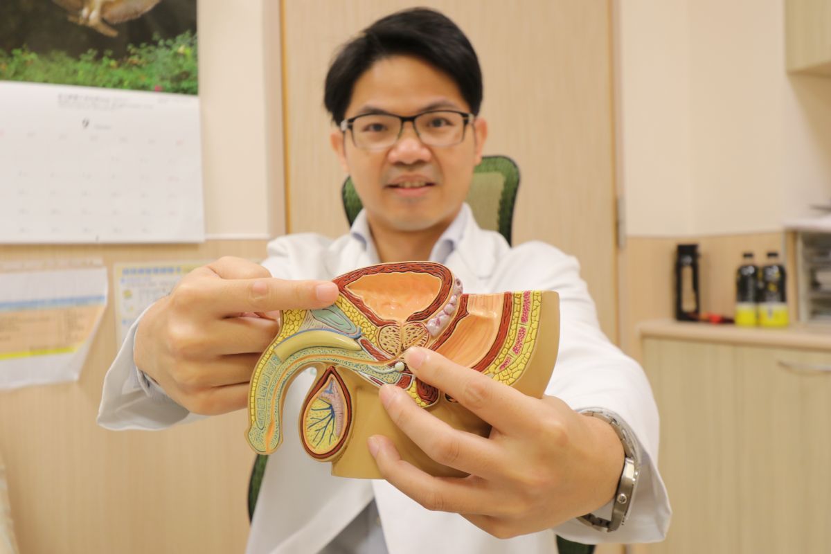 ▲醫生提醒要避免尿路結石上身，務必多喝水、維持運動及健康飲食(圖／醫院提供2022.9.27)