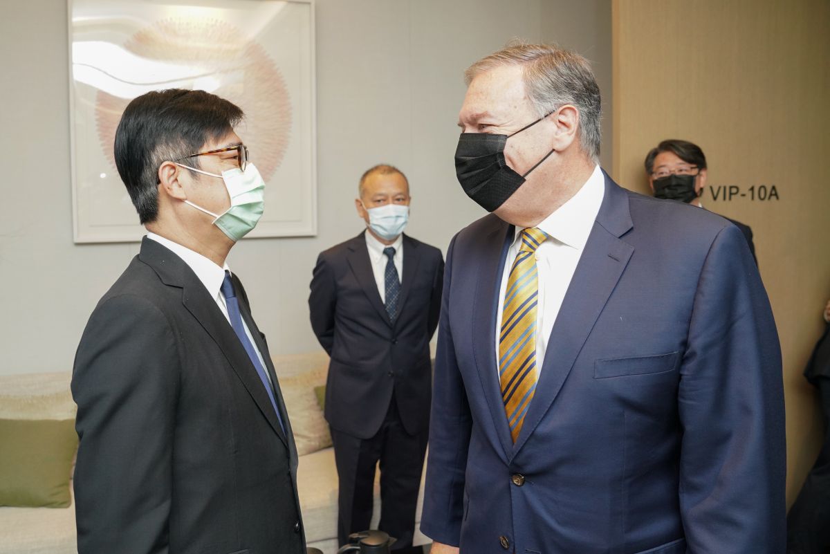 ▲陳其邁與蓬佩奧相見歡。（圖／高雄市政府提供）