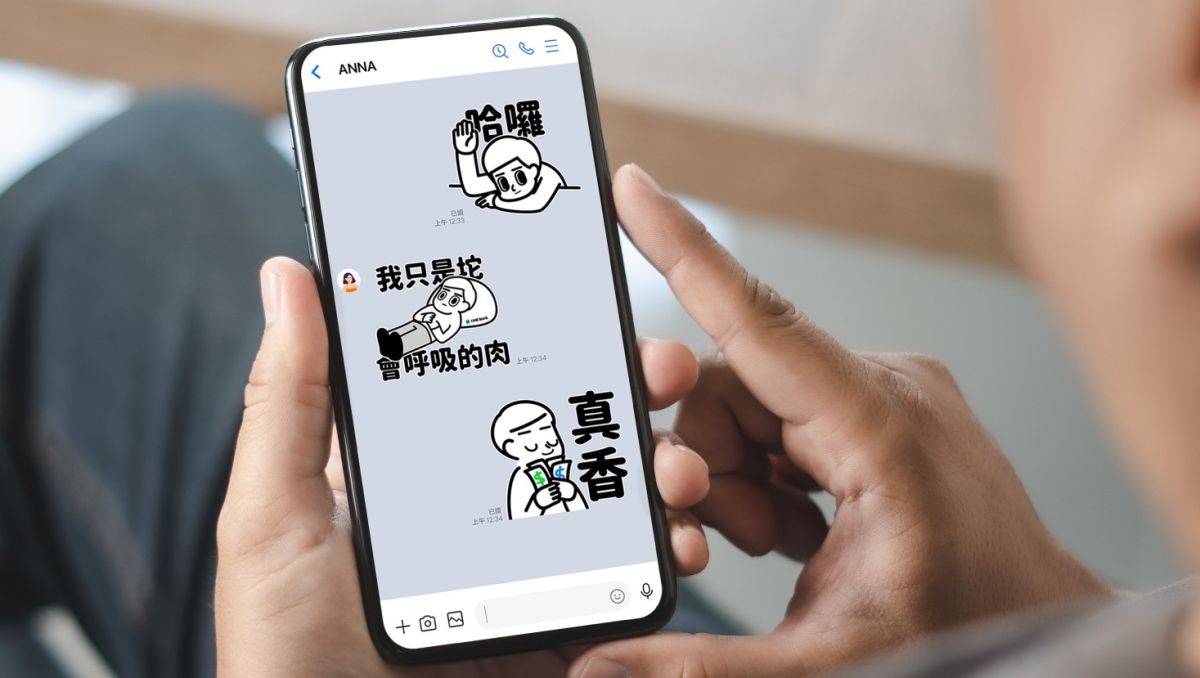 ▲本周免費LINE貼圖更新，「我只是坨會呼吸的肉」充分展現厭世上班族的消極風格。（圖／LINE Bank提供）