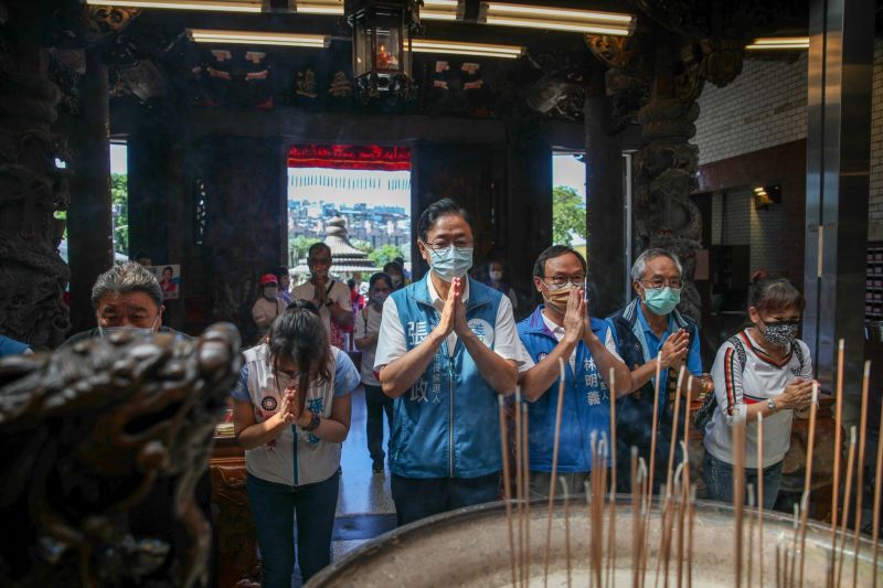 ▲張善政表示，後援會在觀音佛祖見證下成立，也因此，這次選舉絕對走正道，不怕抹黑、絕對用正面力量打擊民進黨邪惡的力量。（圖／張善政辦公室提供）