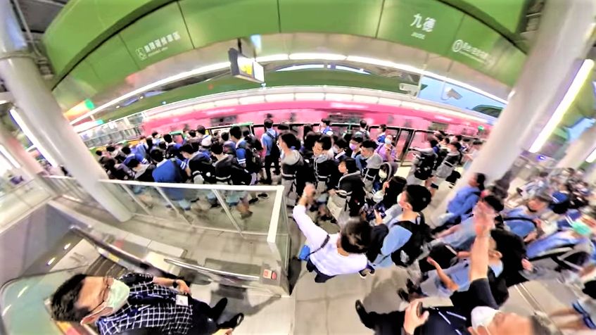 ▲明道中學師生每天近千人搭捷運上下學。(圖／明道中學提供2022.9.27)