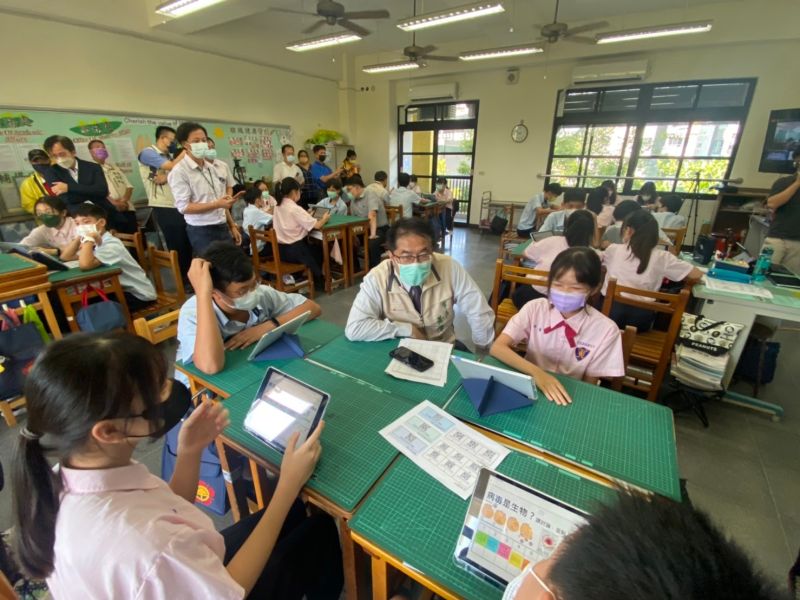 台南18所重點學校「生生用平板」數位學習縮小城鄉差距
