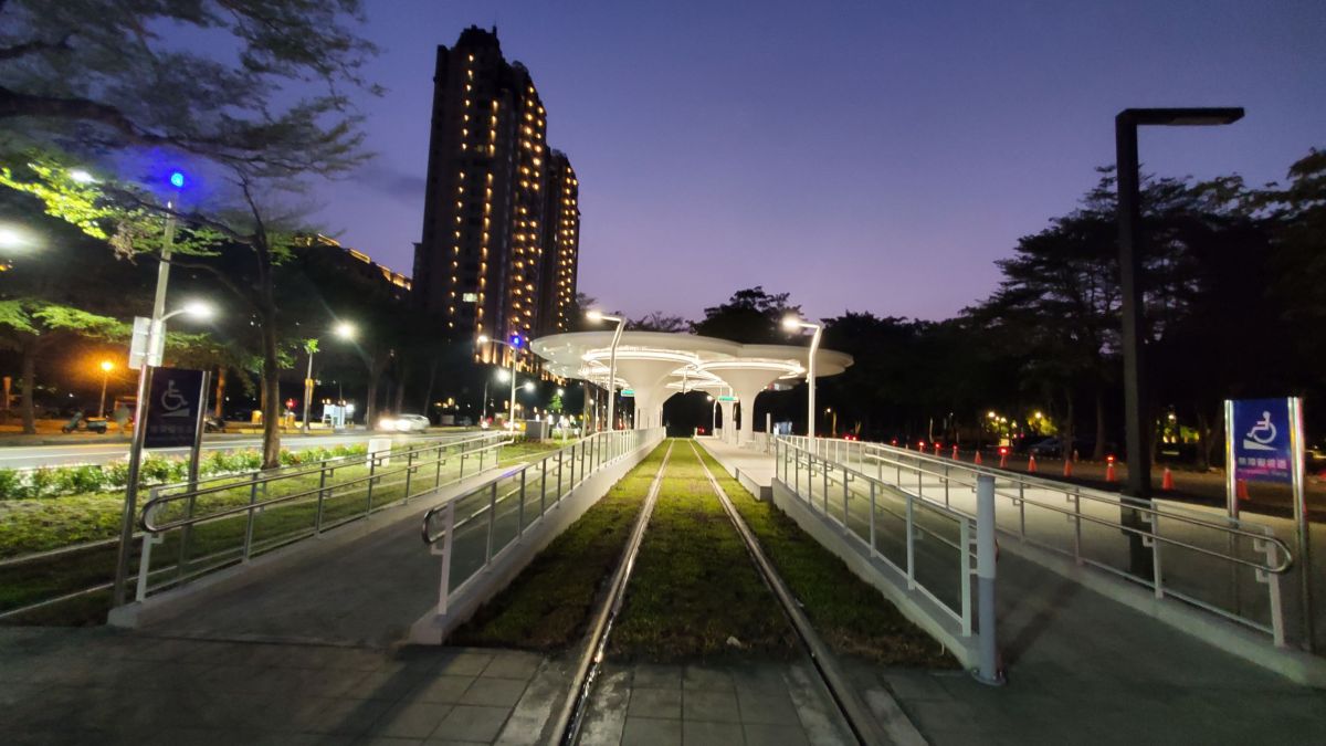 ▲高雄輕軌C20~C24路段已於9月25日完成交通部履勘作業，即將於10月初營運通車。（圖／高市府提供）