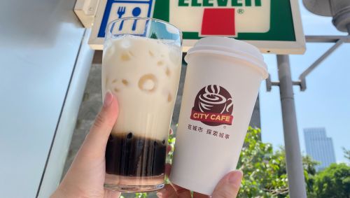 ▲7-11感恩教師節,推出8大飲品買6送3,包括大杯冰燕麥拿鐵、特大杯美式、濃厚黑糖珍珠撞奶等都有。(圖/業者提供) ▲7-11感恩教師節,推出8大飲品買6送3,包括大杯冰燕麥拿鐵、特大杯美式、濃厚黑糖珍珠撞奶等都有。(圖/業者提供)