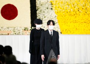 安倍晉三國葬 ▲日本皇室由秋篠宮文仁親王一家代為出席。(圖/美聯社/達志影像)