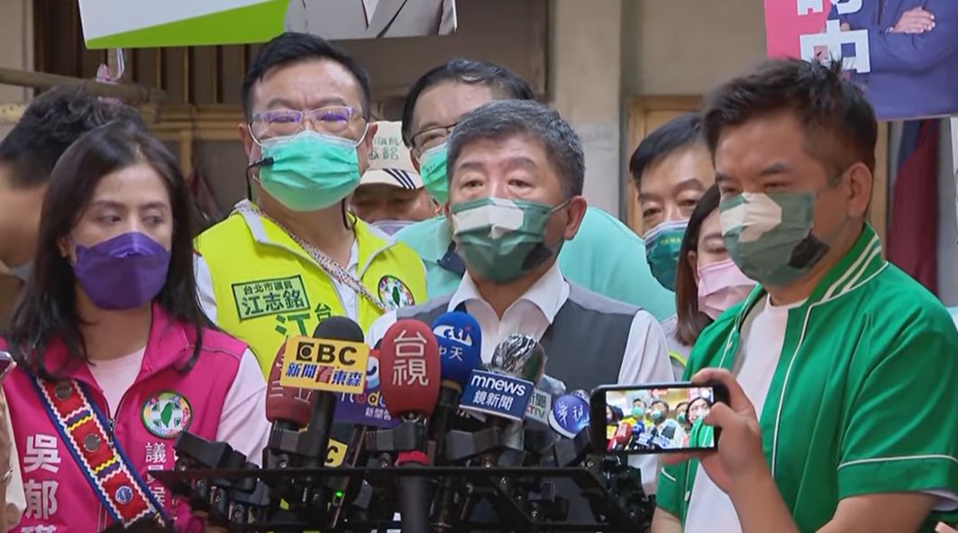 ▲陳時中跨區赴新北市掃市場，被問及周玉蔻相關風波，他坦言，希望事情盡早落幕。（圖／翻攝自共訊畫面）