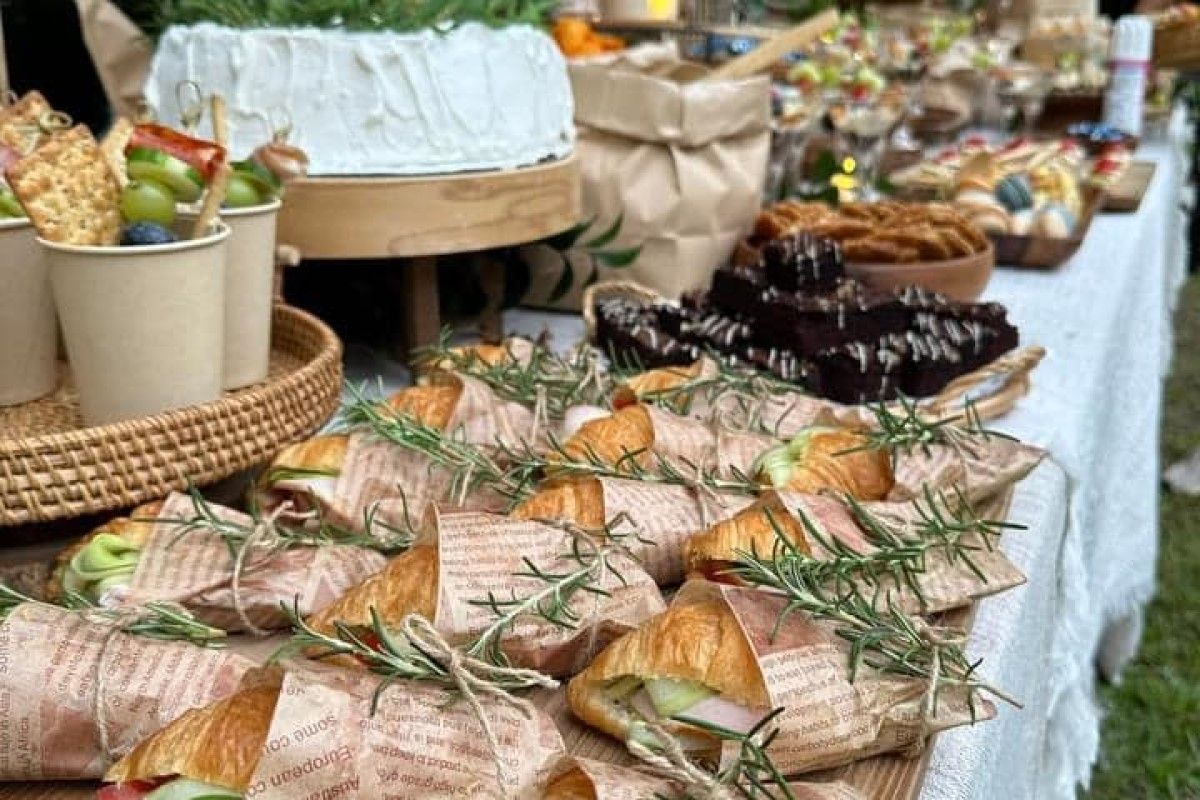 ▲新人在好市多花近2萬，用其打造出精緻戶外婚禮的Candy bar，豪華成品曝光。（圖／臉書社團《Costco好市多商品經驗老實說》）