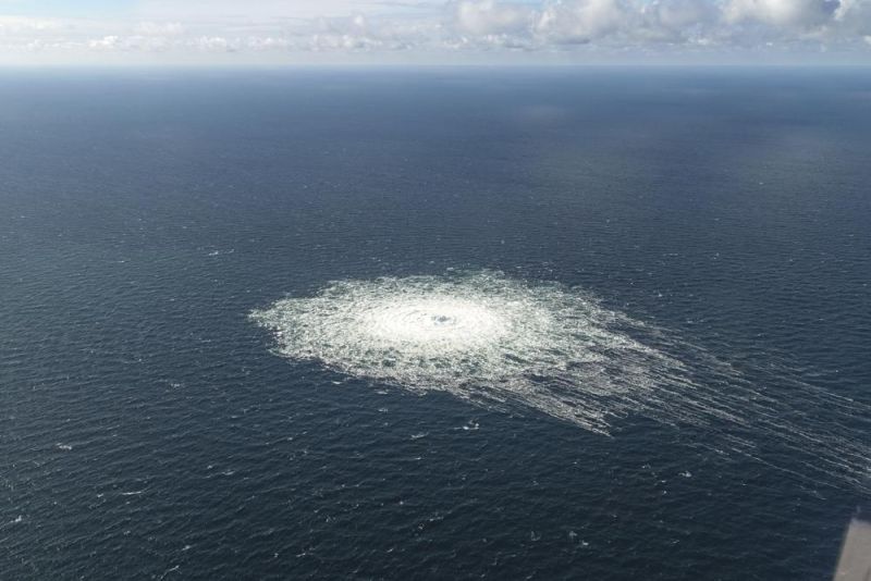 ▲丹麥軍方拍攝的照片顯示，波羅的海3個漏氣點的海面出現大面積氣泡，位置就在波蘭以北的瑞典和丹麥經濟區。（圖／美聯社）