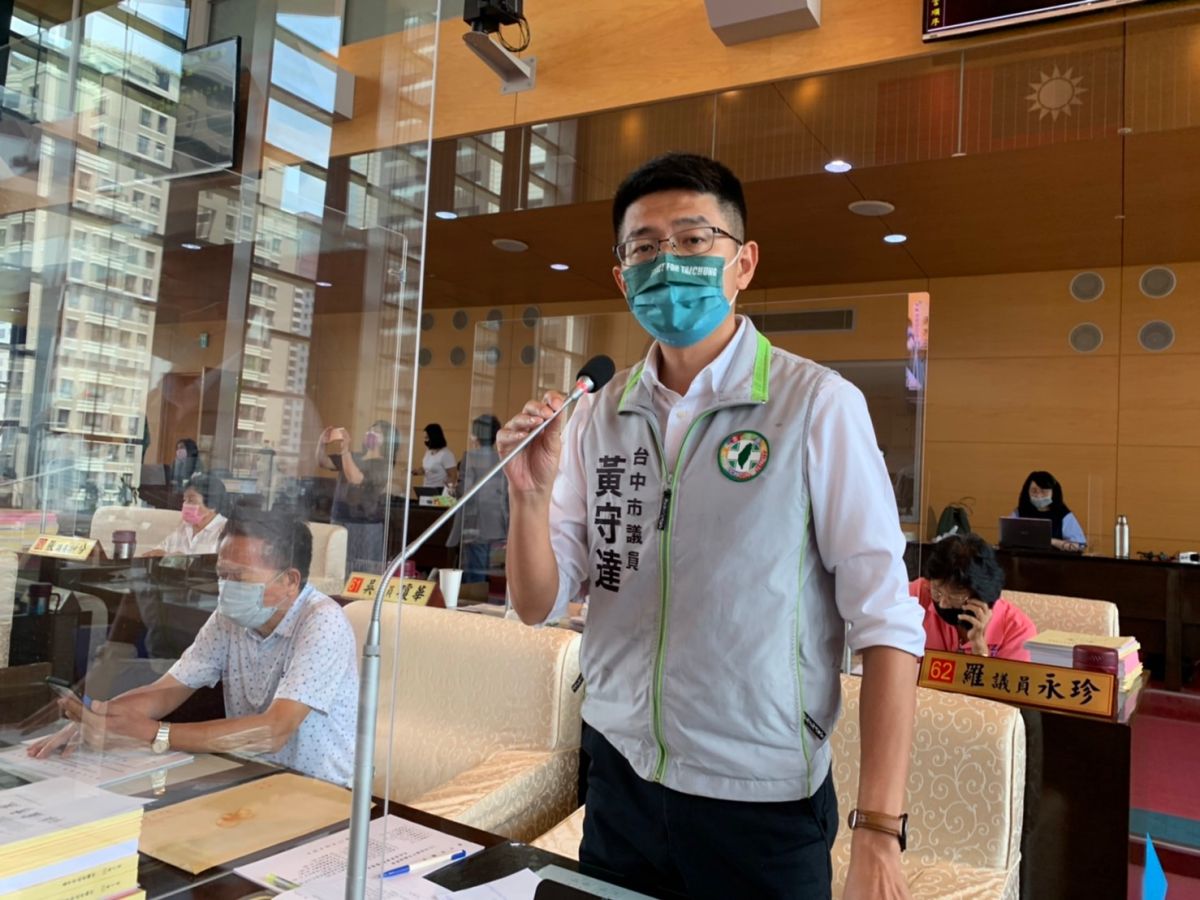 ▲議員黃守達質疑，台中購物節將開跑，購物節官網活動資訊完全不清不楚。(圖／柳榮俊攝2022.9.28)