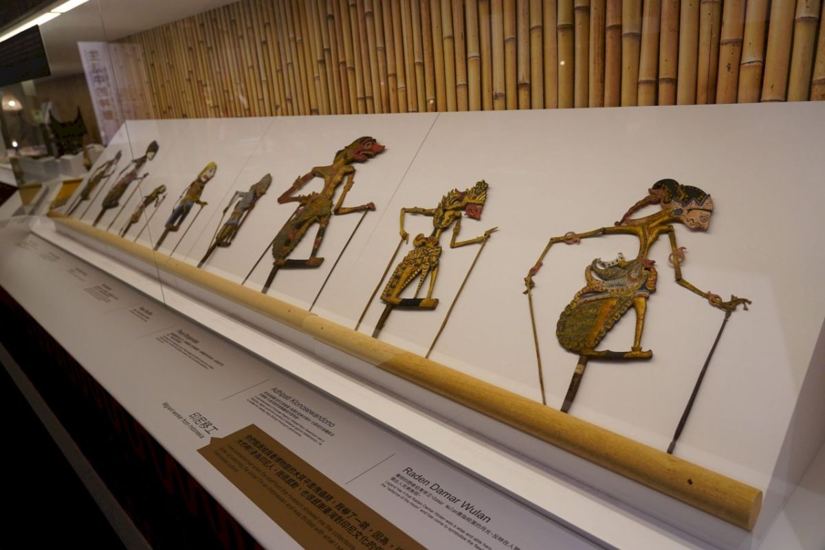 ▲國立台灣博物館「百年對話：跨國移動者與藏品的相遇」特展，精選館藏南洋類藏品，述說跨越區域與文化差異的相遇故事。（圖／台博館提供）