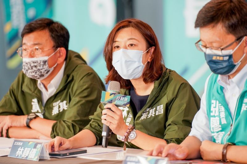 ▲林靜儀批評，光是影響兒童身心的矽膠娃娃店，就可以拖半年多不處理，市府對兒少權益完全不看在眼裡。（圖／蔡其昌競總提供，2022.09.28）