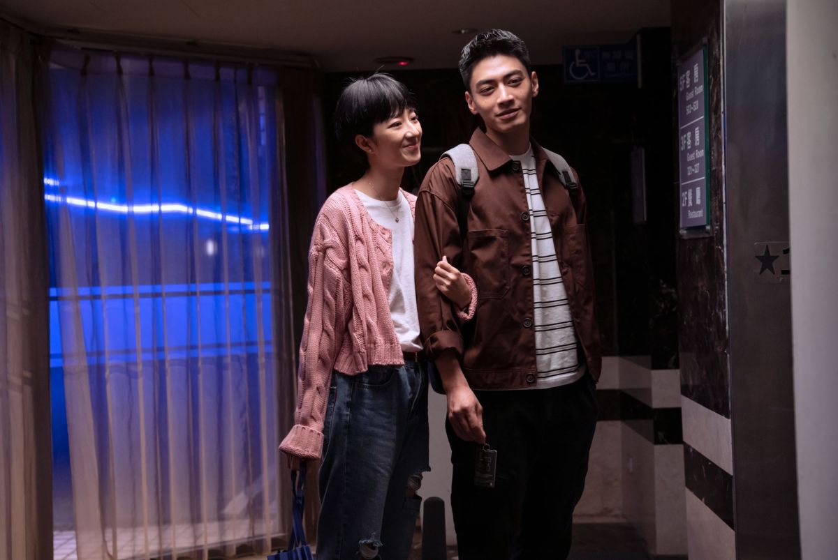 ▲桂綸鎂（左）在《台北女子圖鑑》與宋柏緯成為滾床而沒有心靈交流的一對。（圖／Disney+）