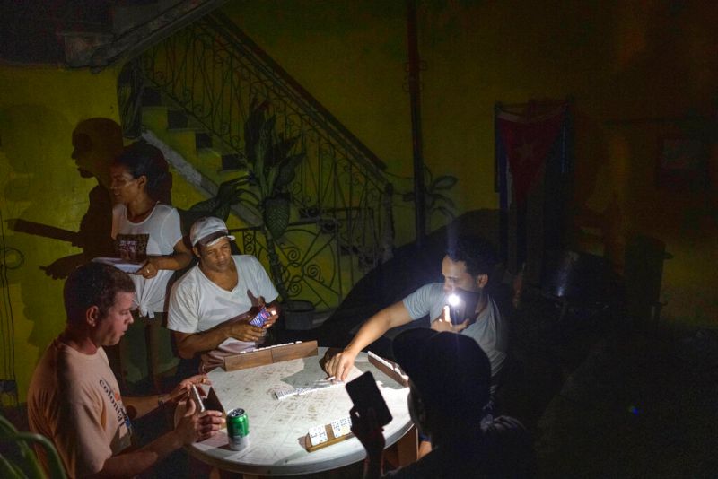 ▲古巴老舊的電力系統也受颶風影響，全國面臨徹底停電的危急狀況。（圖／美聯社／達志影像）