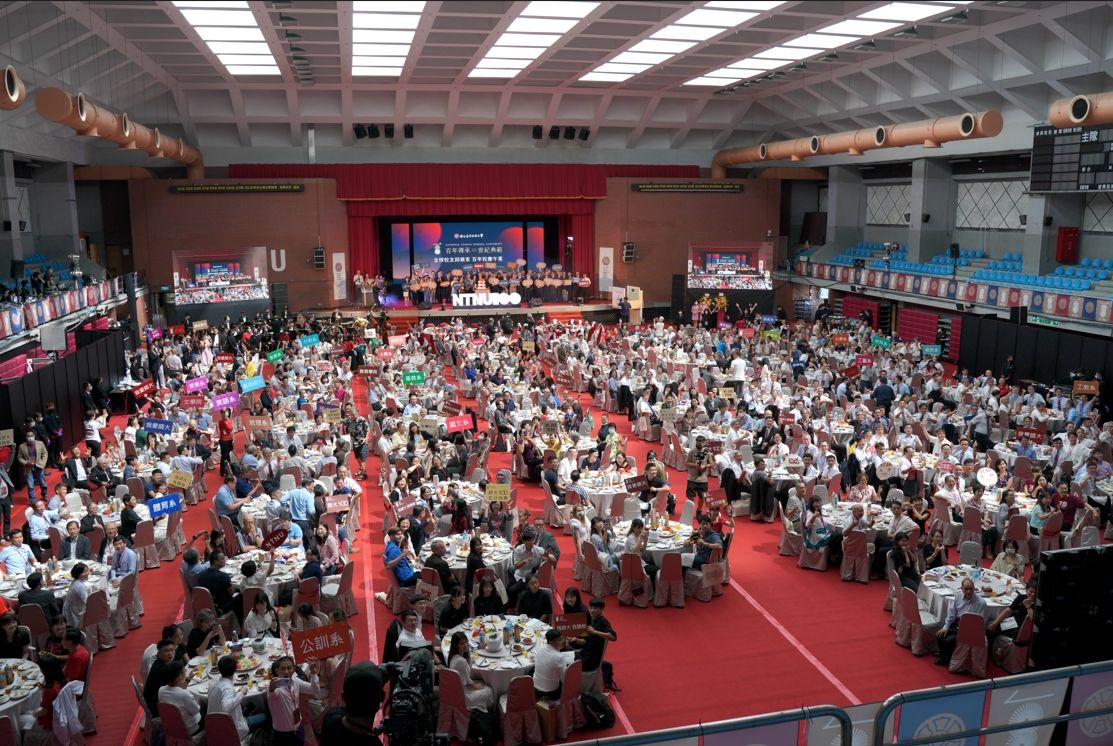 ▲台師大今（28）日舉辦百年校慶大會，「全球校友回娘家-百年校慶午宴」席開80桌。（圖／台師大提供）