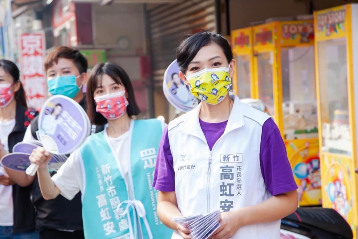 ▲民進黨總召柯建銘質疑批花公帑讀博士，高虹安競辦反擊，領每一分錢都對的起國家公帑。（圖／翻攝自徐千晴臉書）