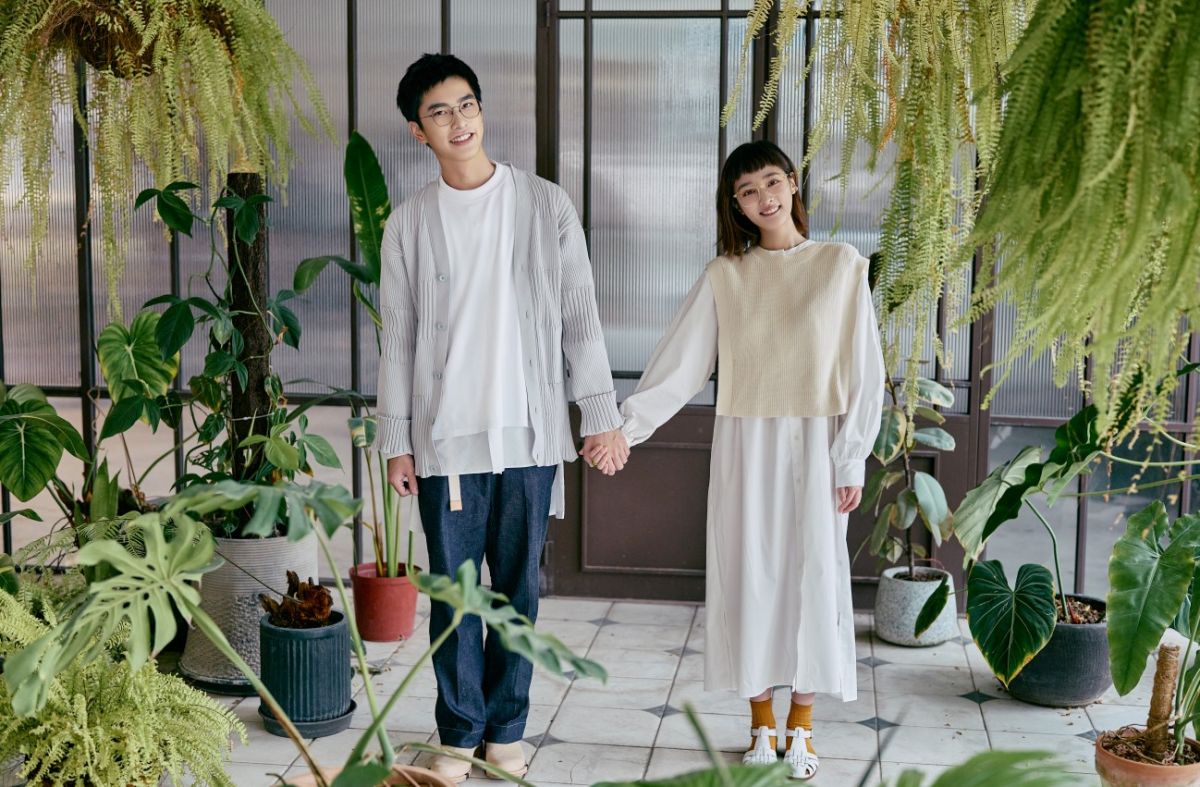 ▲JINS品牌大使王淨、曾敬驊，攜手詮釋「植感」和「日潮」的眼鏡時尚。（圖／品牌提供）