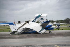 世紀颶風伊恩強襲佛州！近5千航班被取消、機場被迫關閉