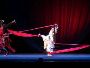 ▲武生李家德首次在京劇舞台，以絲線纏繞演繹「五馬分屍」橋段。（圖／記者李琦瑋攝，2022.09.29）