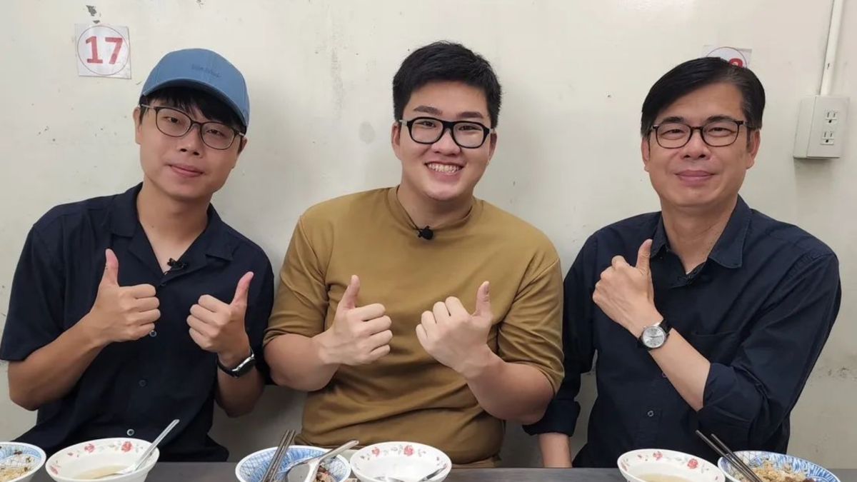 ▲Joeman請到高雄市長陳其邁共同拍片，結果照片曝光卻讓大家笑到不行。（圖／翻攝自Joeman臉書）