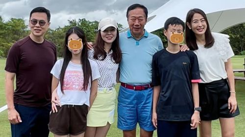 ▲賈永婕兒子過生日時，郭台銘夫妻（中間）曾帶女兒去參加派對。（圖／翻攝自賈永婕的跑跳人生臉書）