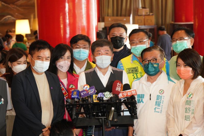 ▲陳時中大嘆蔣萬安愛割稻尾。（圖／陳時中辦公室提供）