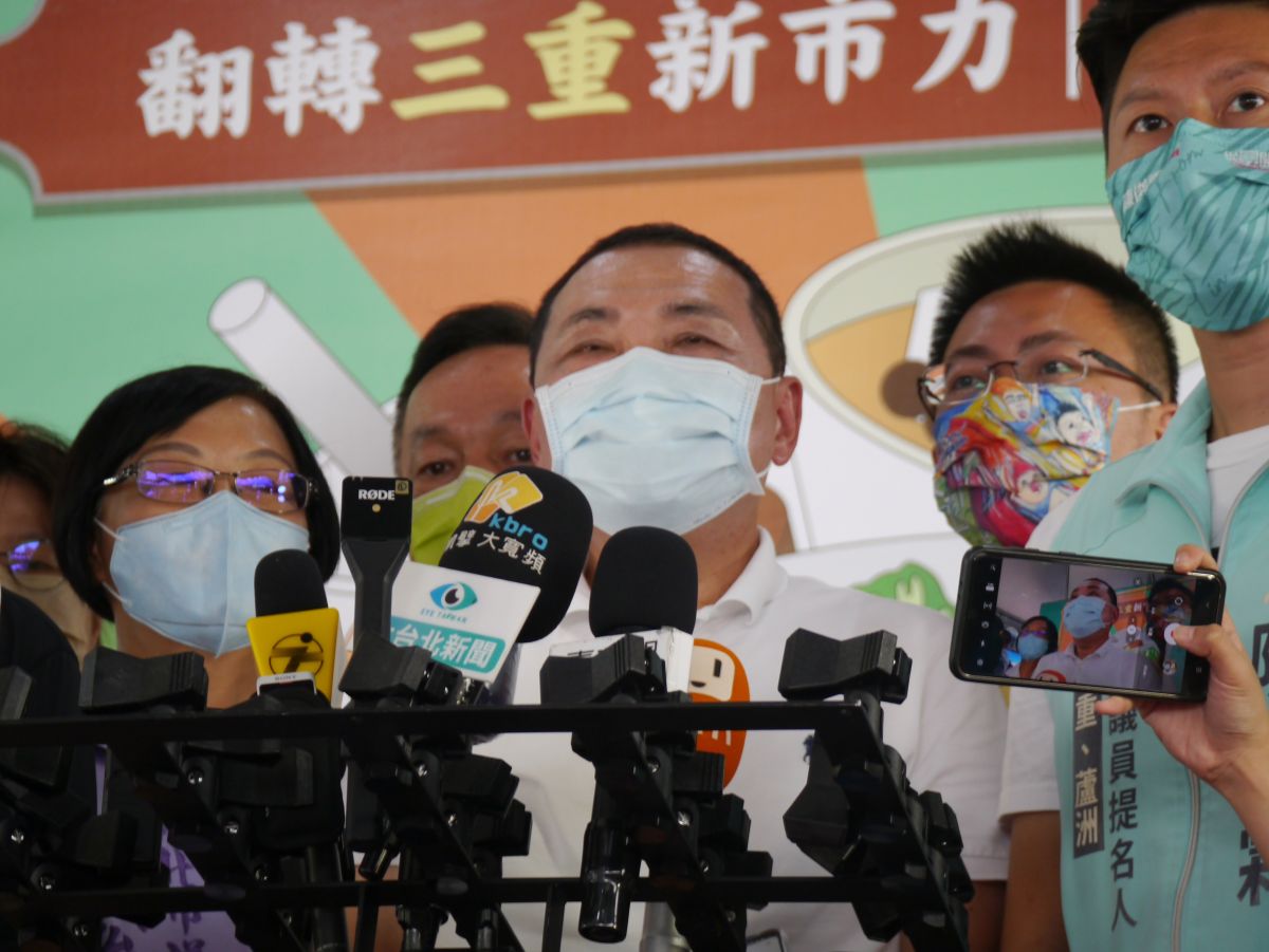 ▲媒體追問兩位老師跟前校長背書及與現任警大校長陳檡文之間是否牽扯到政治問題，侯友宜簡單回應「謝謝大家關心」。（圖 ／記者吳嘉億攝，2022.9.30）