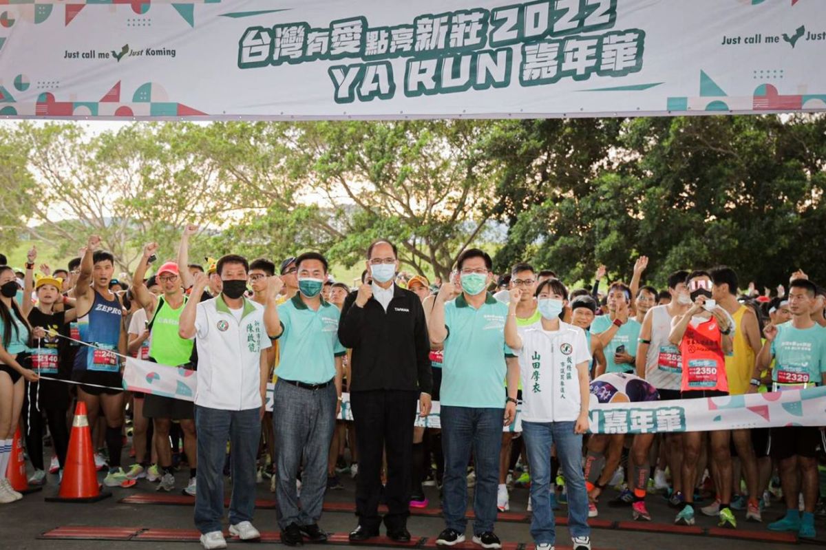 ▲新北市議員陳科名舉辦的公益夜跑活動，邀請到游院長與林佳龍共同鳴槍起跑，呼籲以當年得票基礎上，再多幫林佳龍拉一票，終將勝利。（圖／翻攝陳科名臉書）