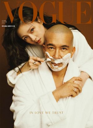 ▲▼大S與具俊曄浴袍造型。（圖／Vogue Taiwan提供）