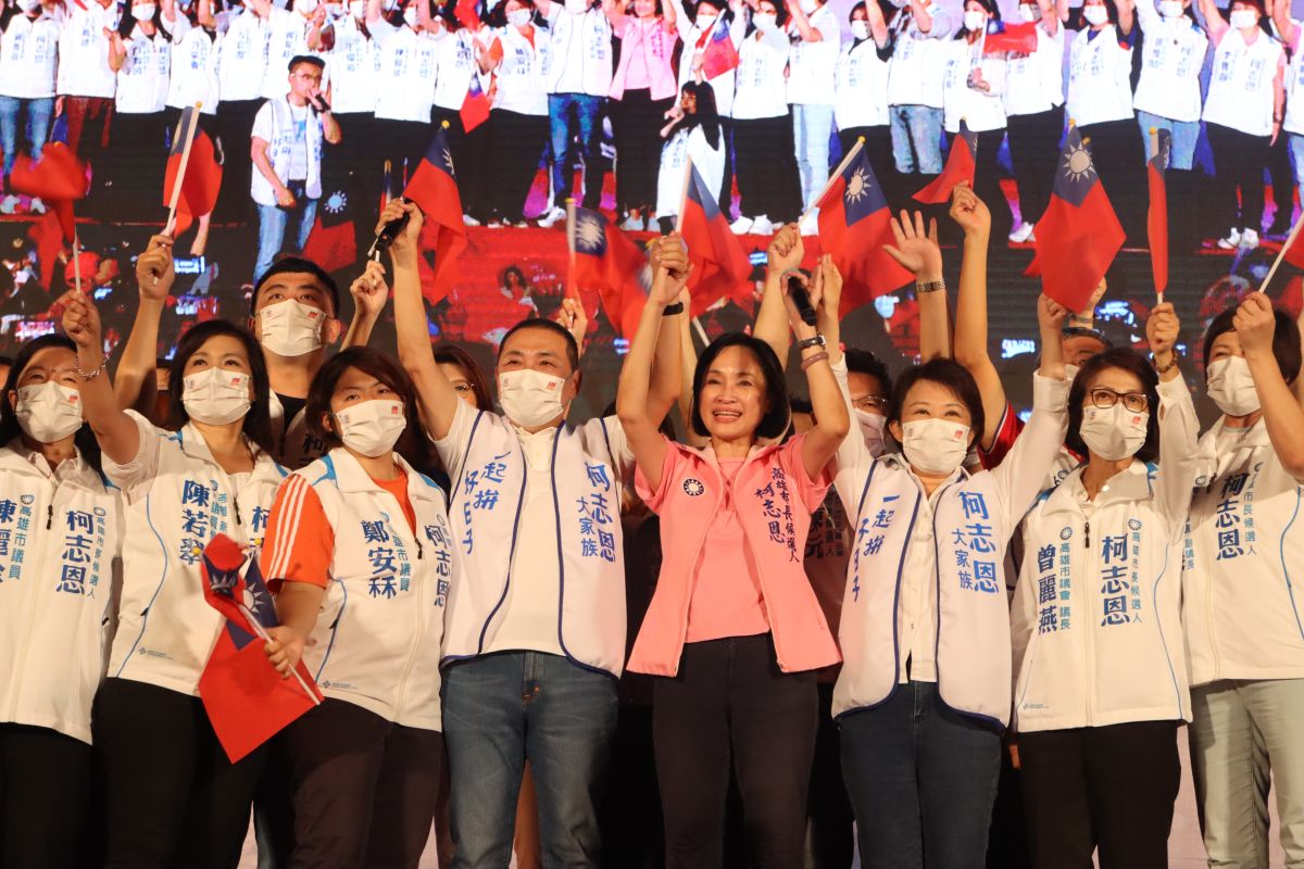 ▲新北市長侯友宜、台中市長盧秀燕，漢子、燕子一同到高雄替柯志恩站台。（圖／記者鄭婷襄攝，2022.09.30）