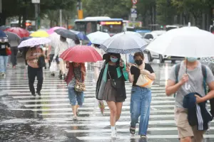蘇拉颱風恐成強颱！最快周二發布海警　8/30開學日「暴雨躲不掉」

