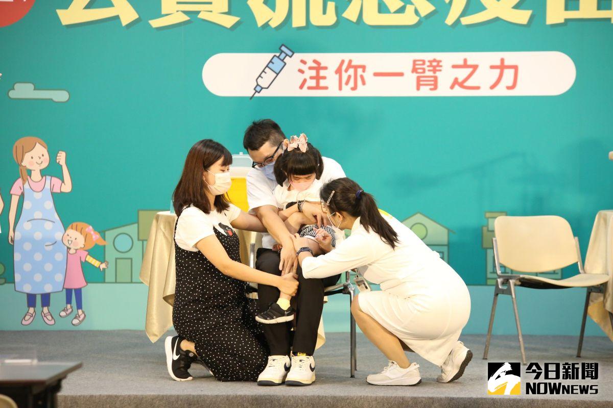 ▲台大公衛教授陳秀熙提醒，已有證據流感疫情需要被重視，也呼籲65歲以上長者與兒童務必要打疫苗。（圖／疾管署提供）